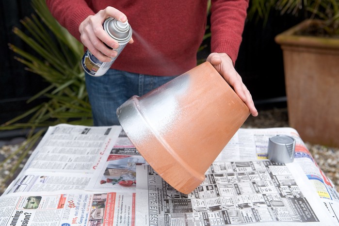 Painting a terracotta plant pot