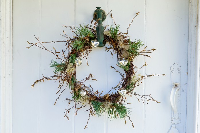 How to create a contemporary Christmas door wreath