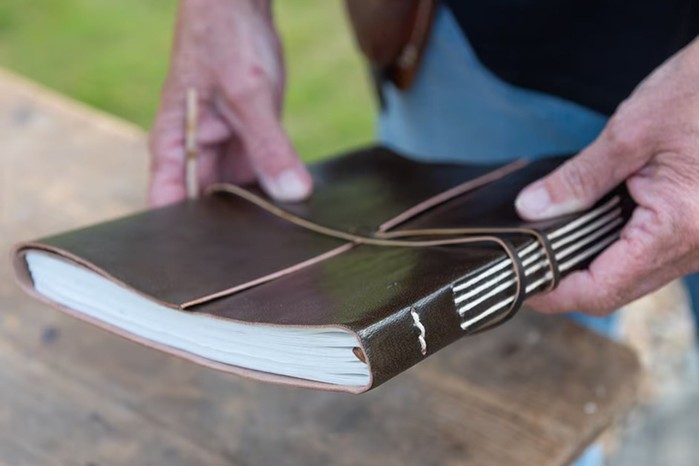 BBC Gardeners’ World Magazine - Gardeners' leather sketchbook